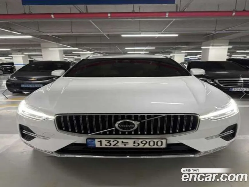 Volvo XC60 — фото 1