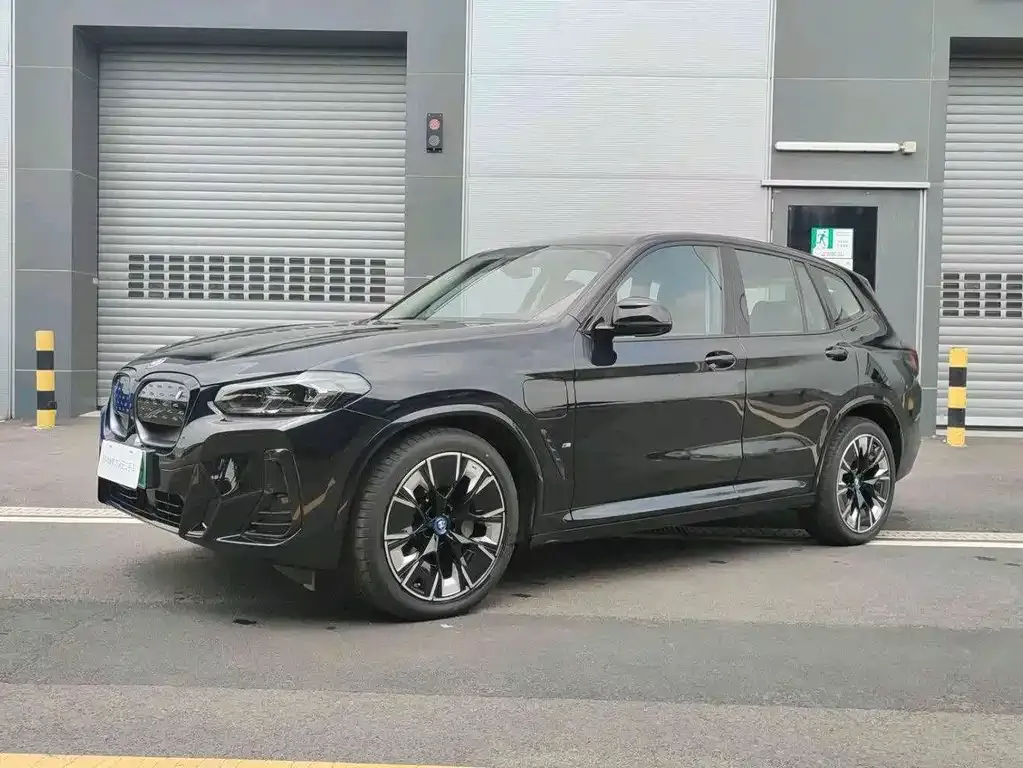 BMW iX3 — фото 1
