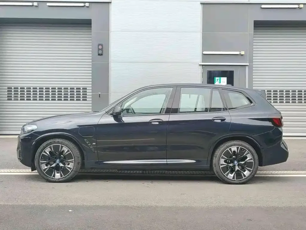BMW iX3 — фото 4