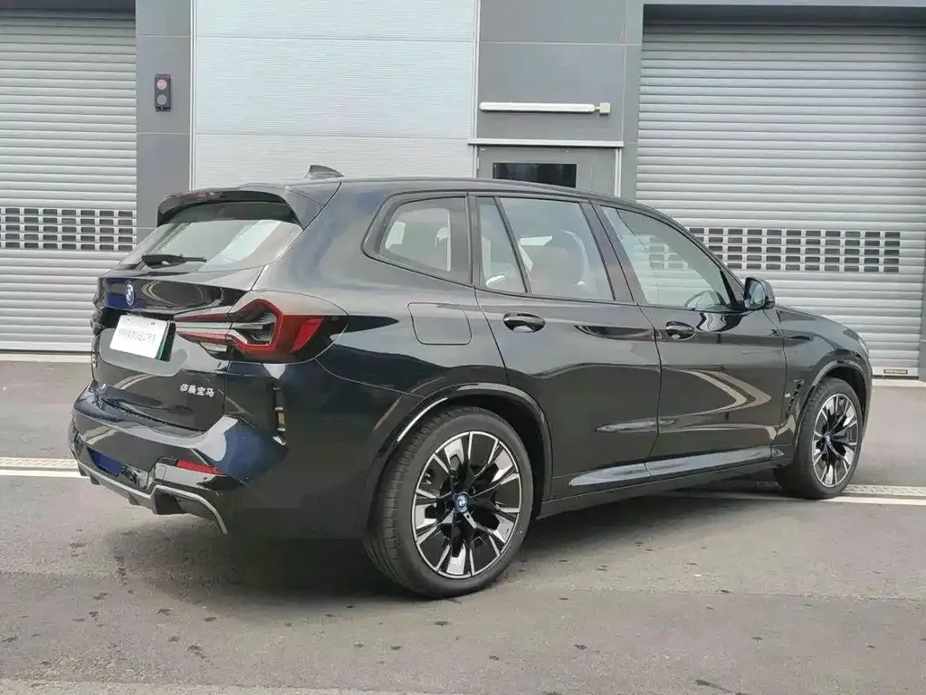 BMW iX3 — фото 5