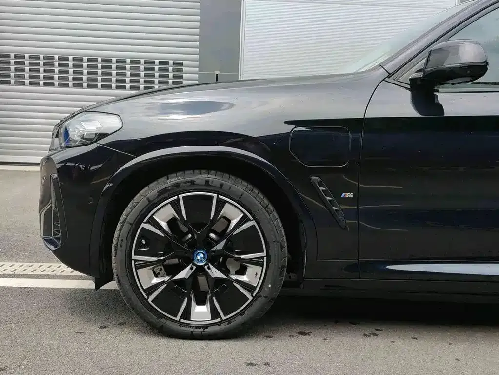 BMW iX3 — фото 6