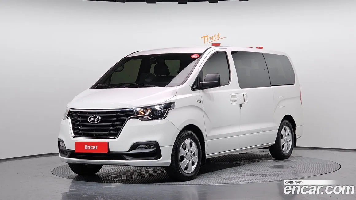 Hyundai Starex — фото 1