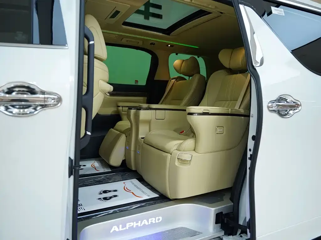 Toyota Alphard — фото 10