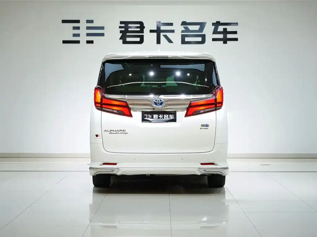 Toyota Alphard — фото 5