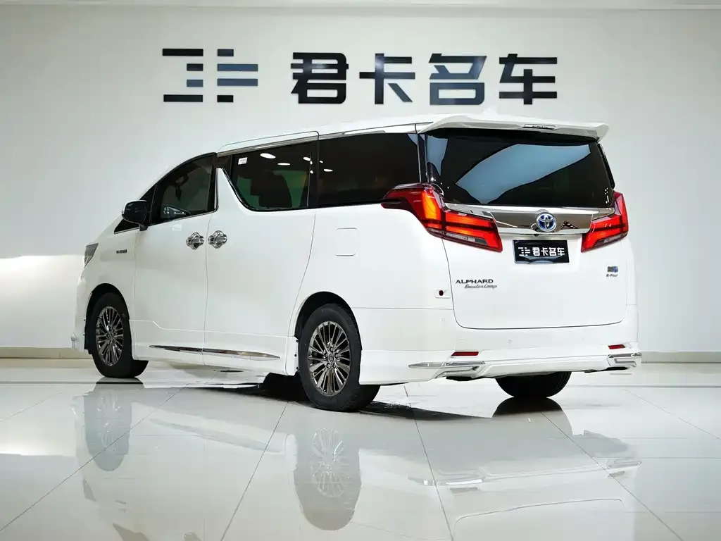 Toyota Alphard — фото 6