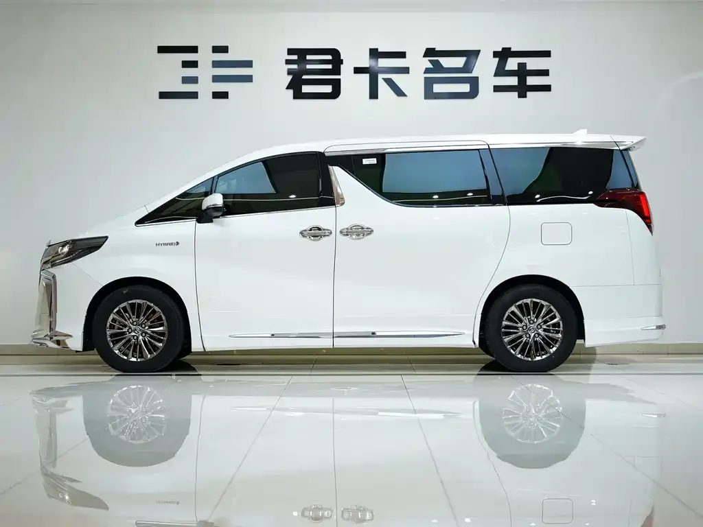 Toyota Alphard — фото 7