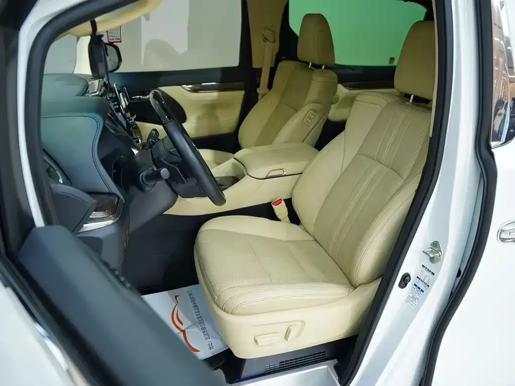 Toyota Alphard — фото 8