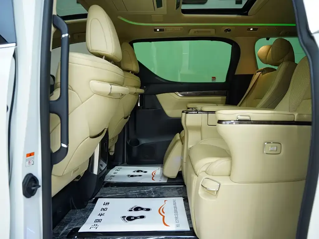Toyota Alphard — фото 9