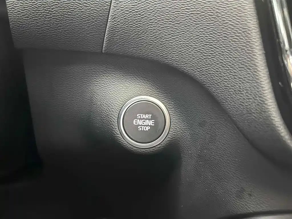 Volvo XC40 — фото 4