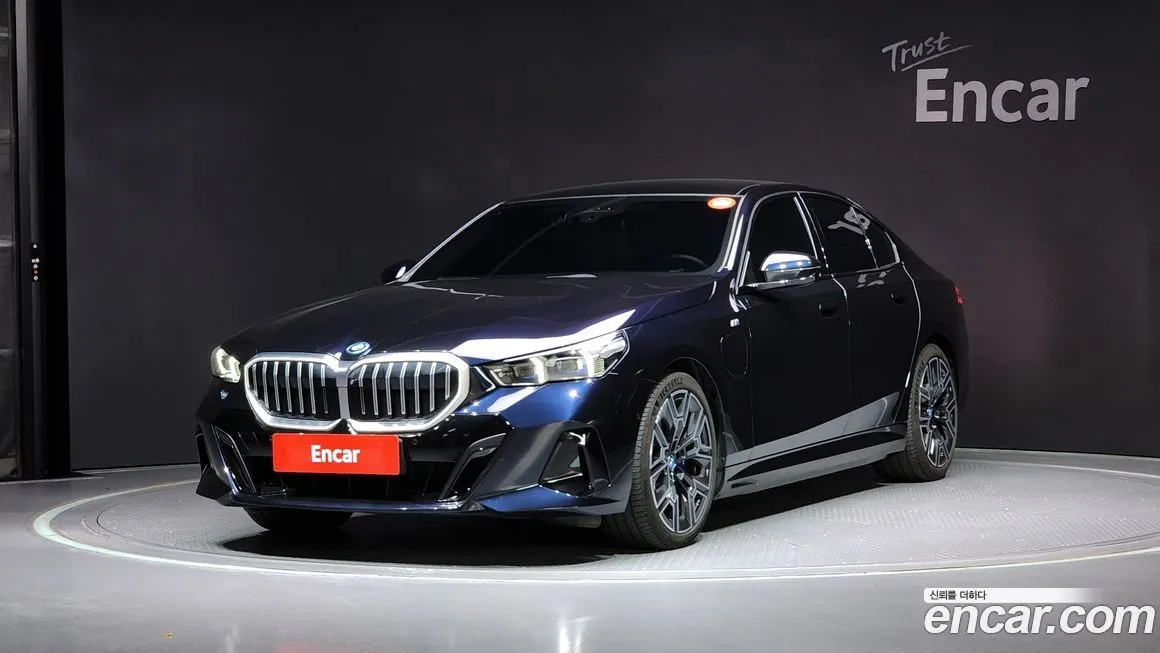 BMW 5-Series — фото 1