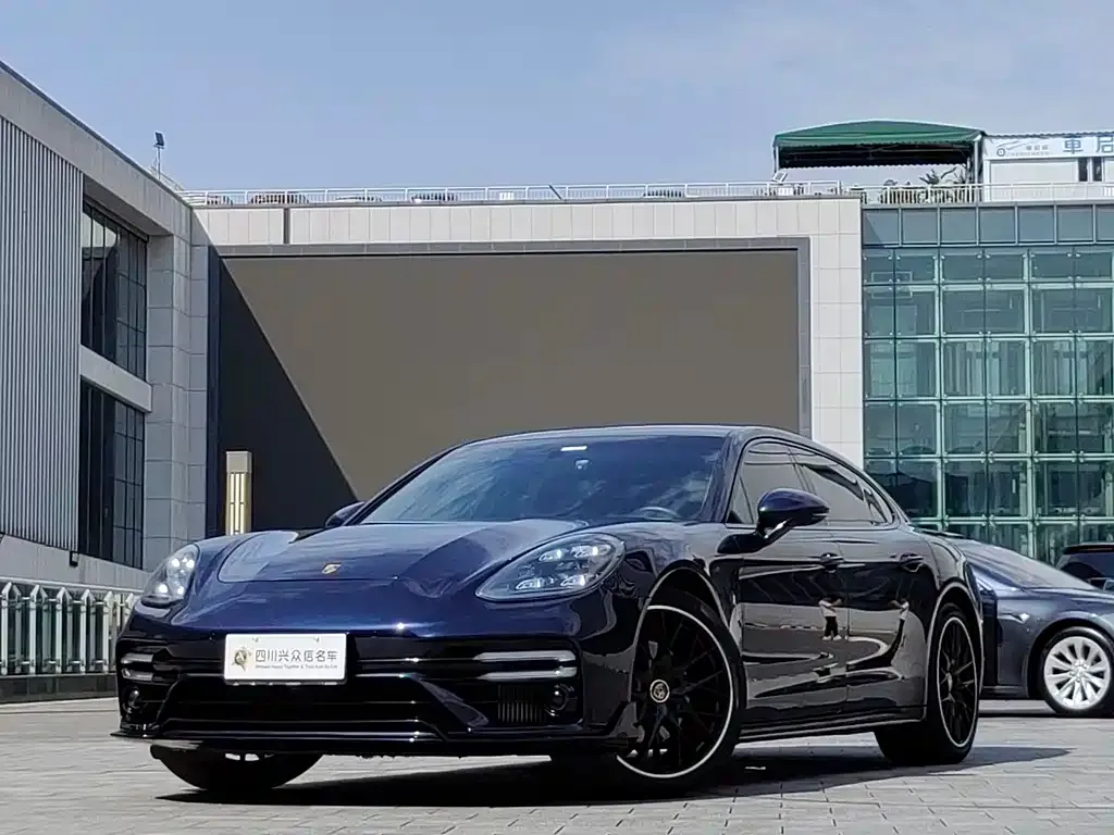 Porsche Panamera — фото 1