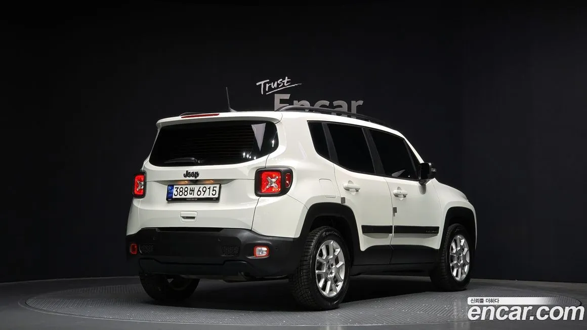 Jeep Renegade — фото 2