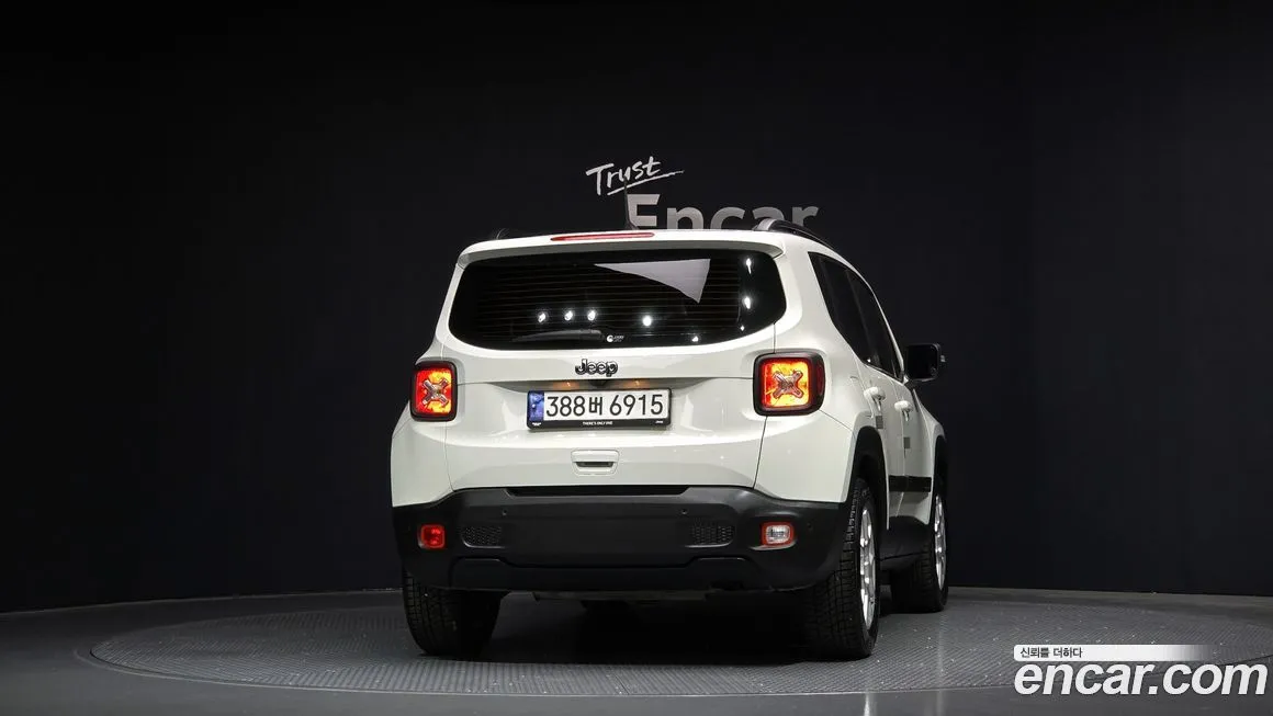 Jeep Renegade — фото 4