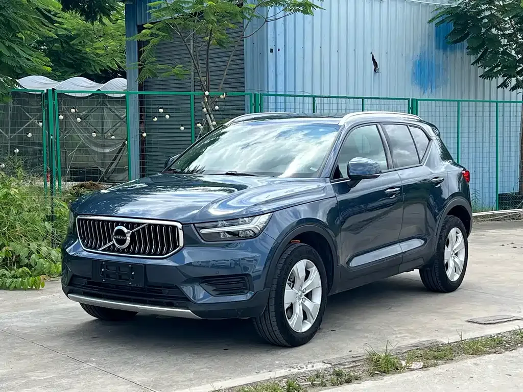 Volvo XC40 — фото 1