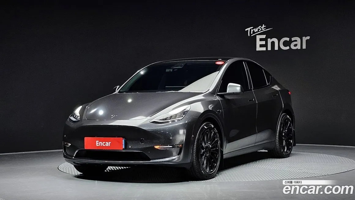 Tesla Model Y — фото 1