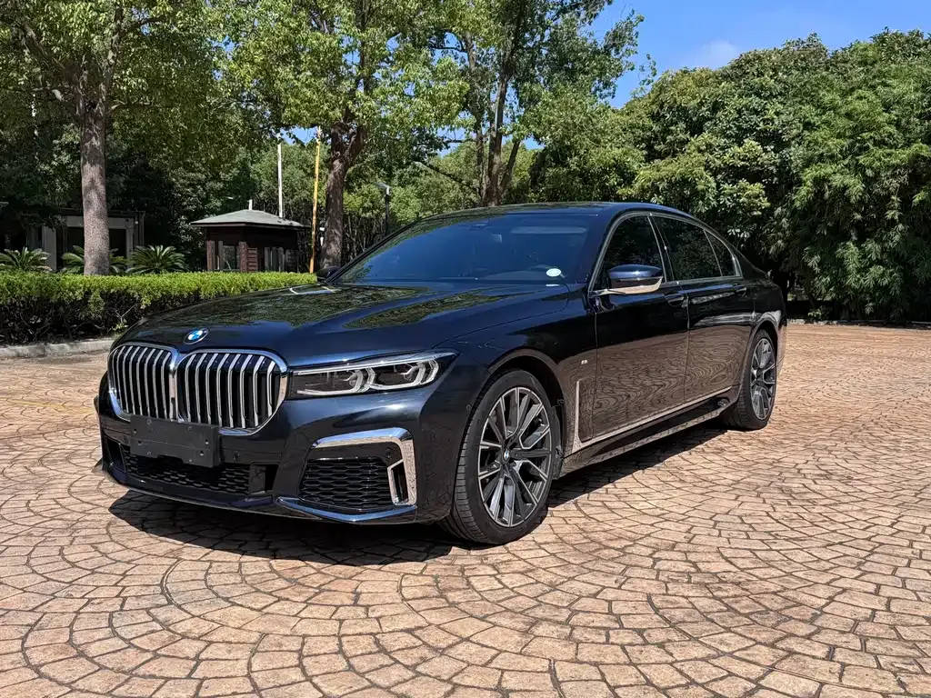 BMW 7 Series — фото 1