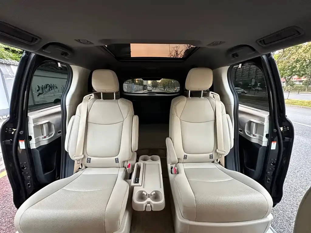 Toyota Granvia — фото 10