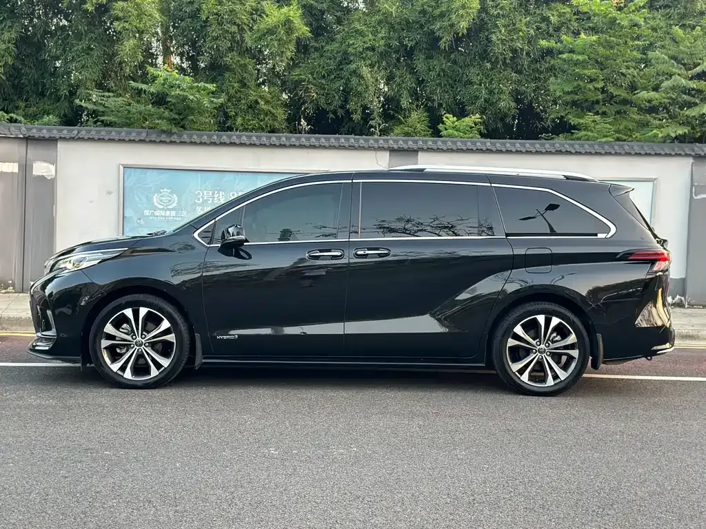 Toyota Granvia — фото 3