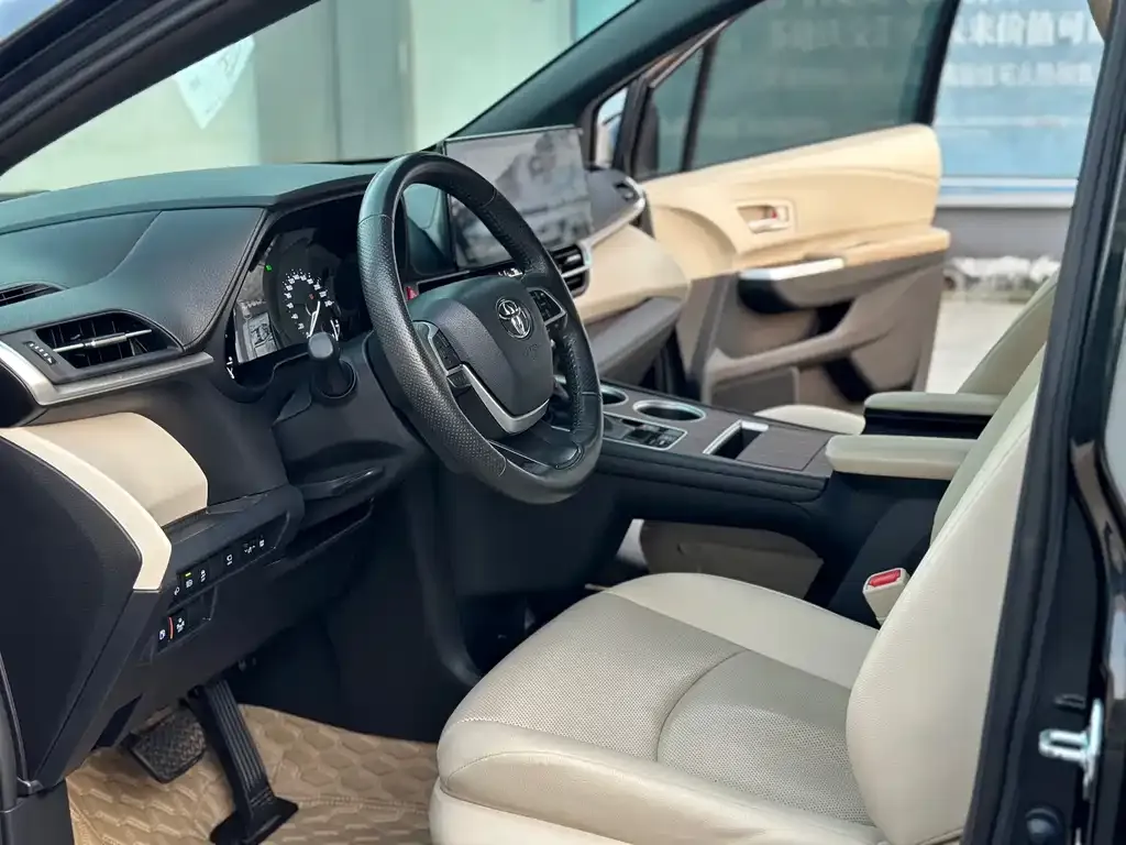 Toyota Granvia — фото 6