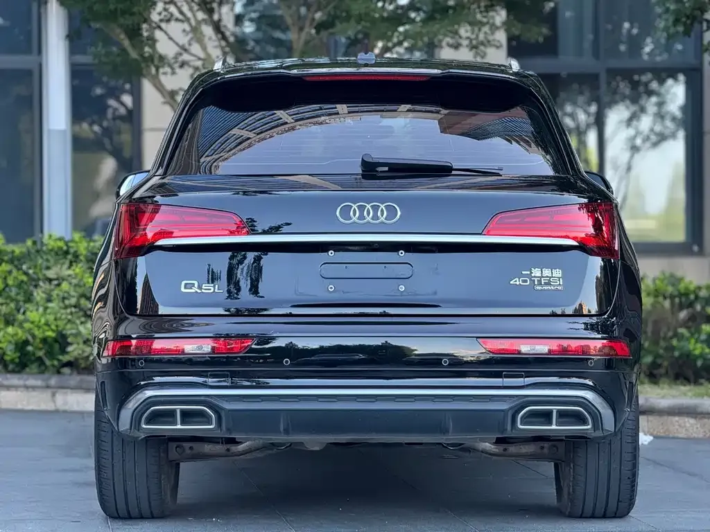 Audi Q5L — фото 9