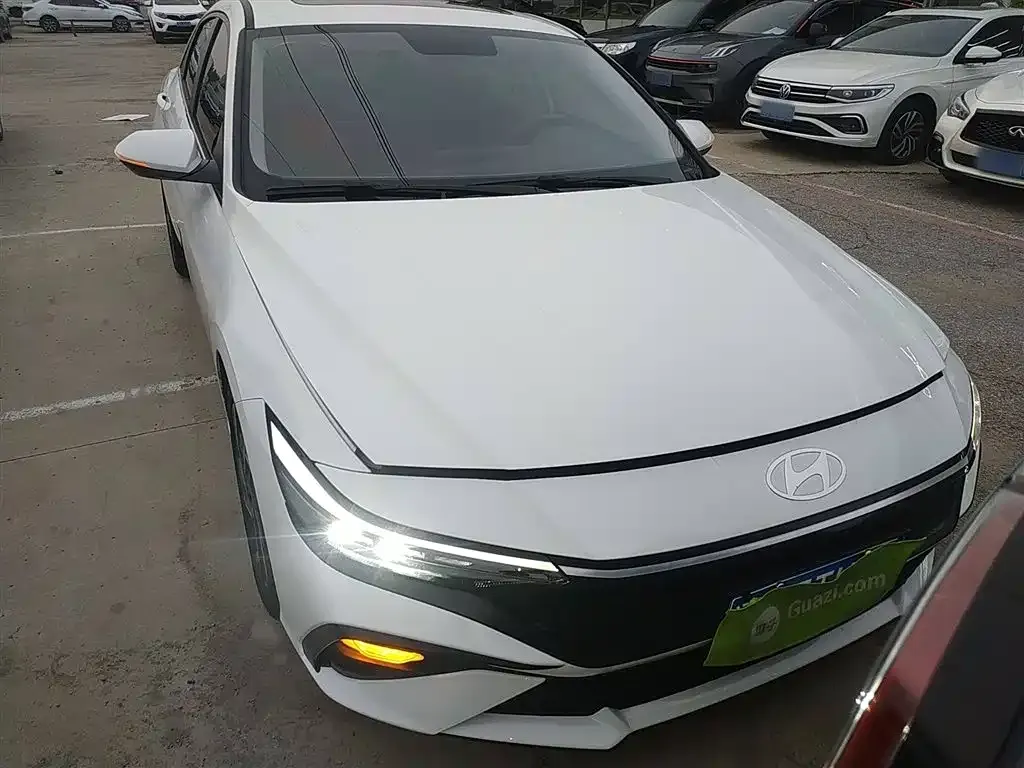 Hyundai Elantra — фото 3