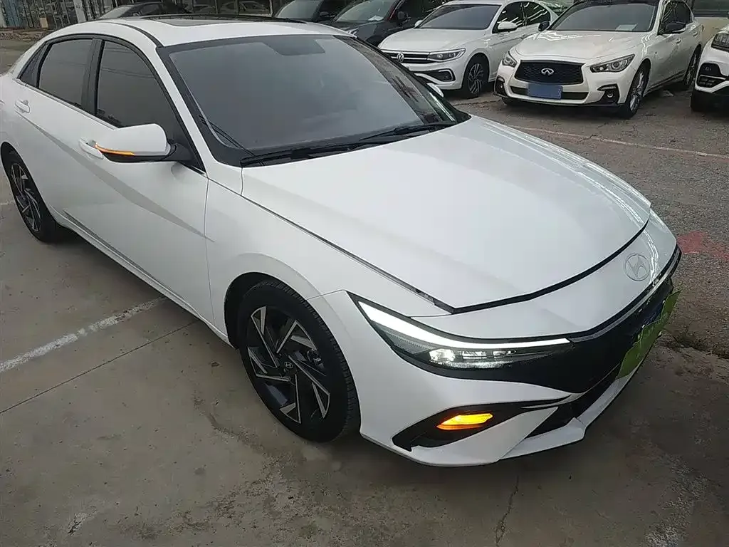 Hyundai Elantra — фото 4