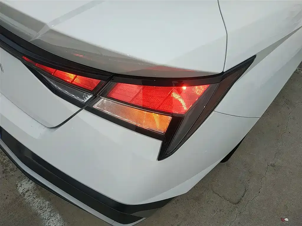 Hyundai Elantra — фото 8