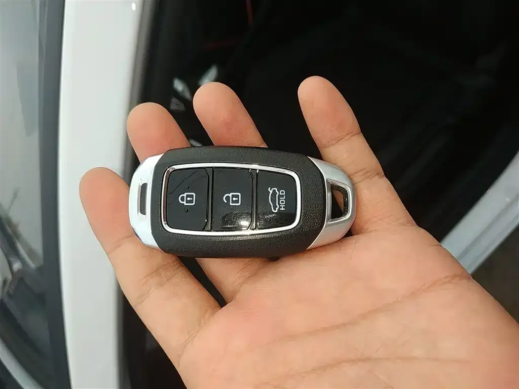 Hyundai Elantra — фото 9