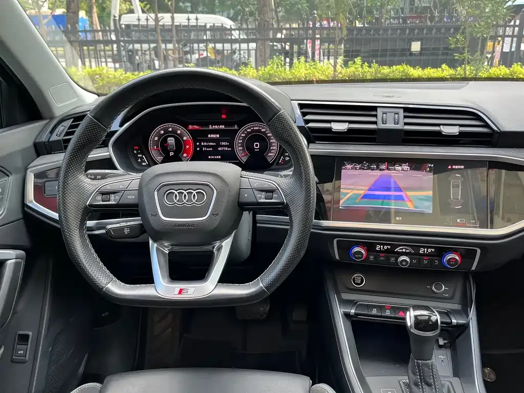 Audi Q3 Sportback — фото 10