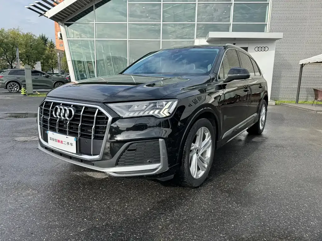 Audi Q7 — фото 1