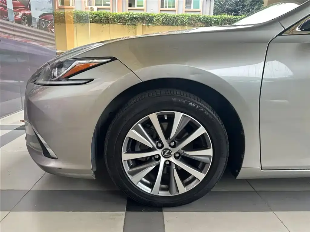 Lexus ES — фото 8