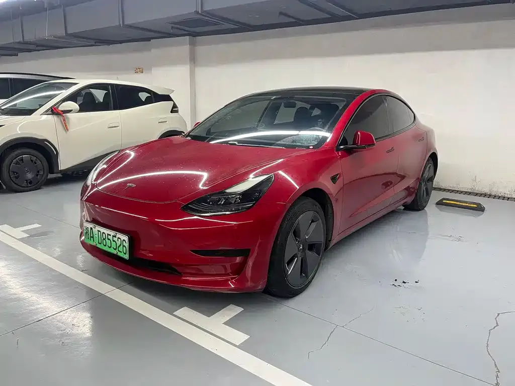 Tesla Model 3 — фото 1