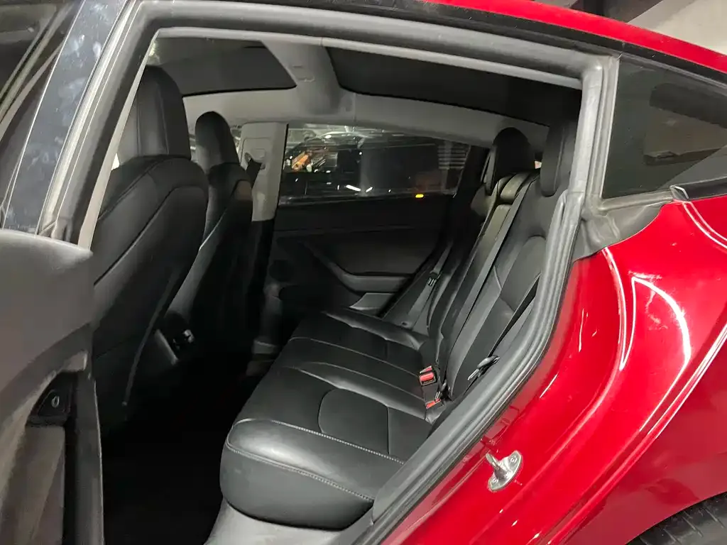 Tesla Model 3 — фото 5