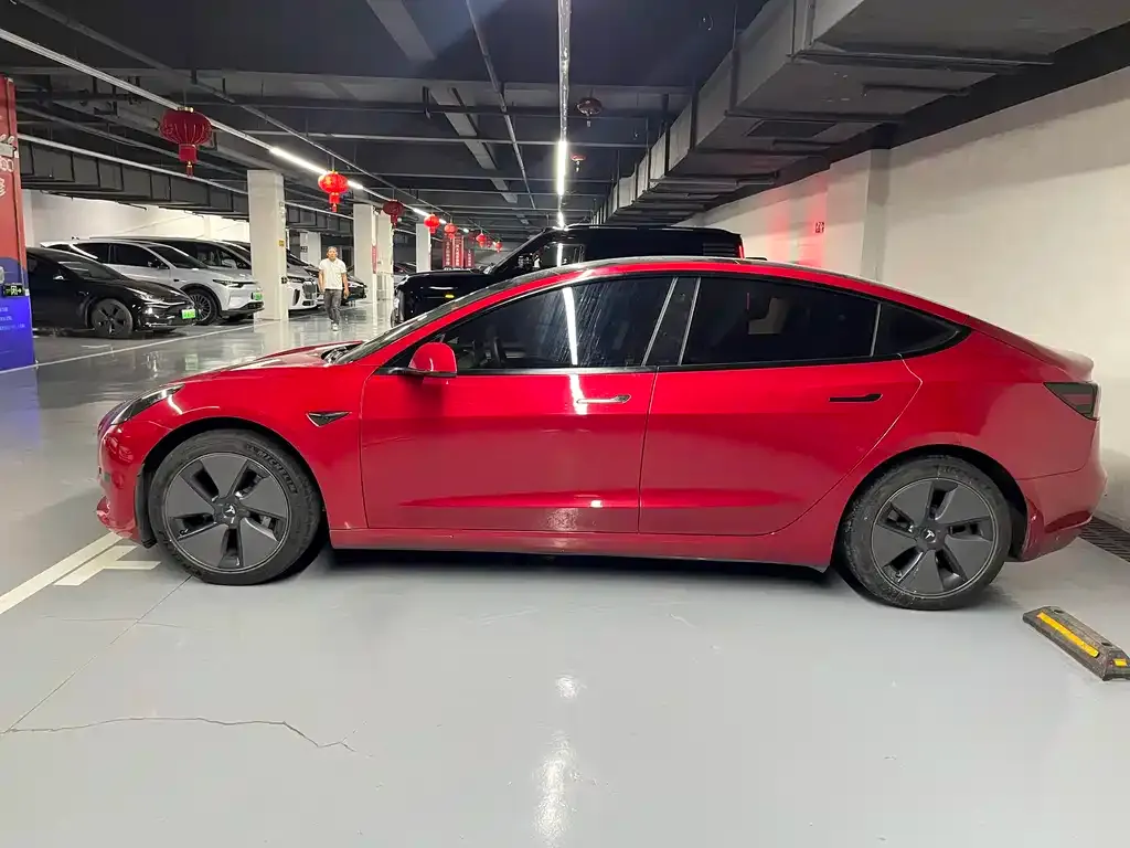 Tesla Model 3 — фото 7