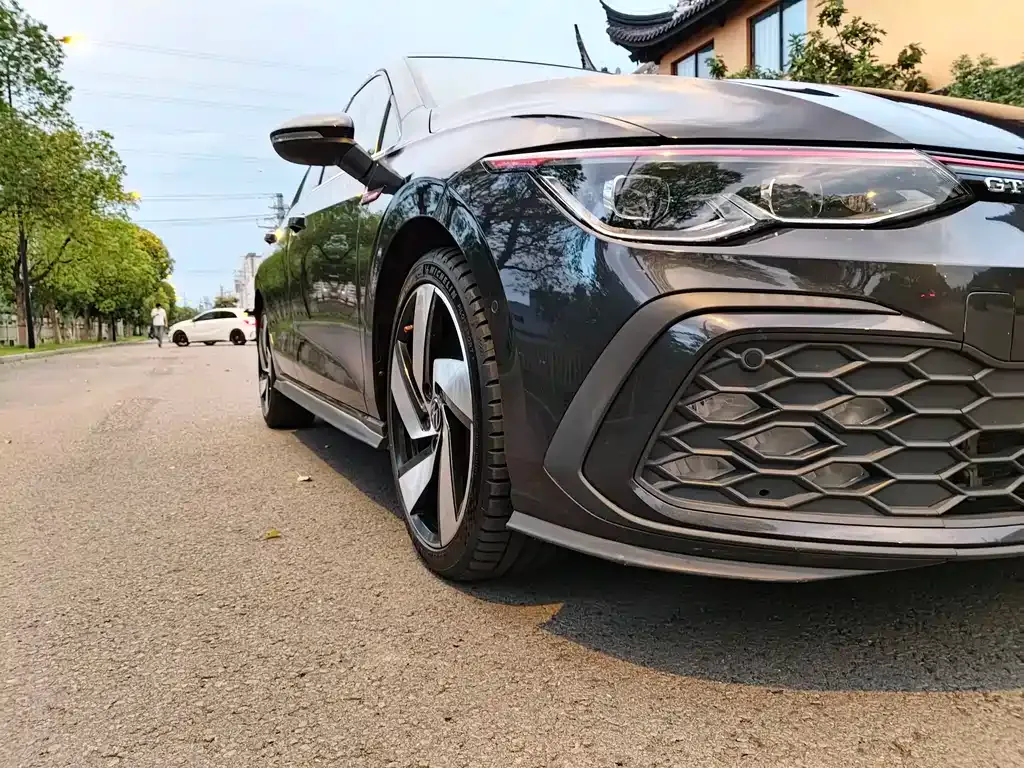 Volkswagen Golf GTI — фото 4