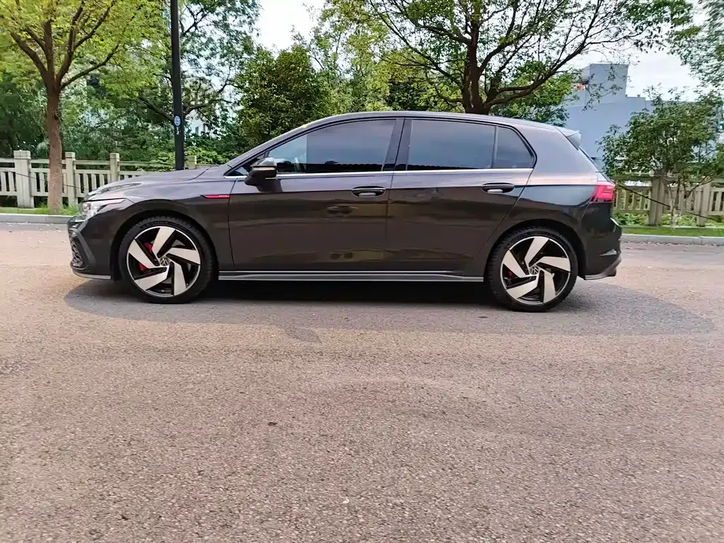 Volkswagen Golf GTI — фото 5