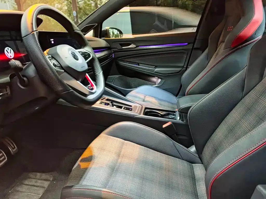 Volkswagen Golf GTI — фото 9