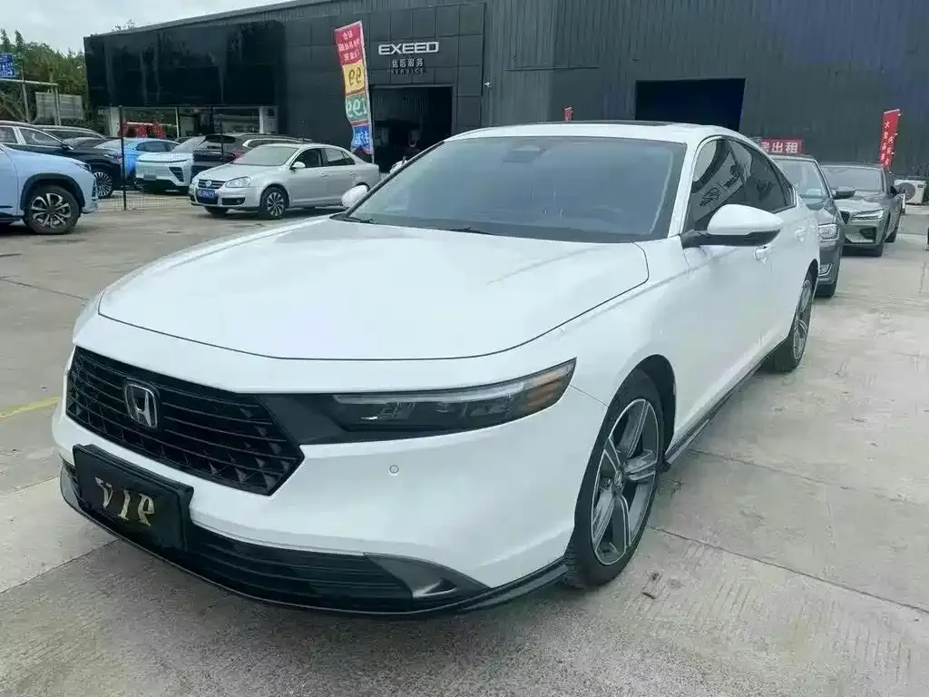 Honda Accord — фото 1
