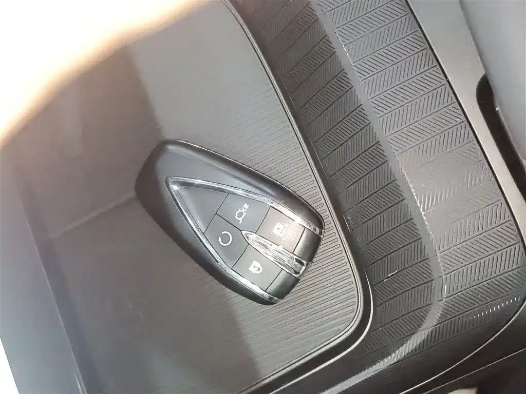 Changan Eado — фото 9