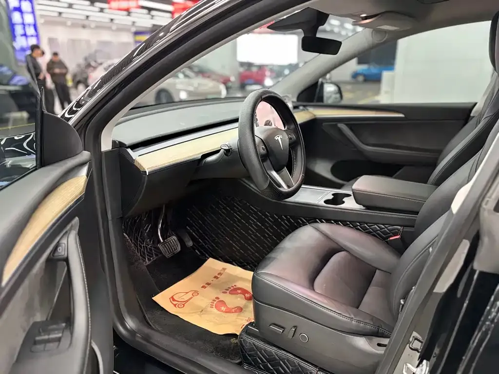 Tesla Model Y — фото 4