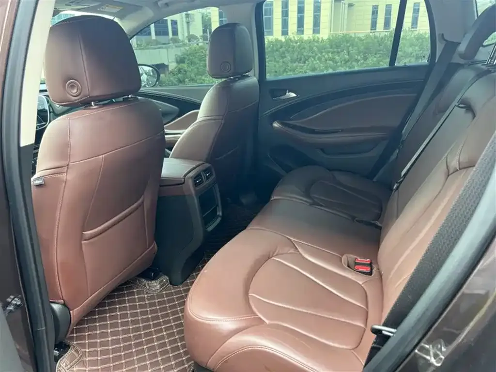Buick Envision Plus — фото 10