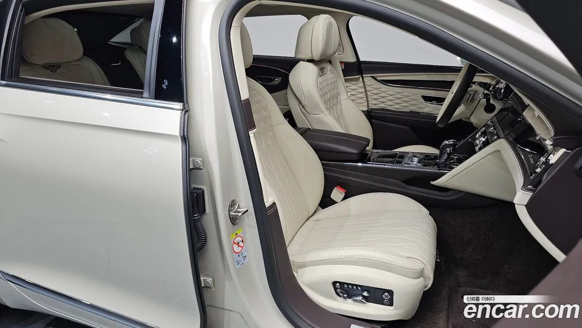 Bentley Flying Spur — фото 10