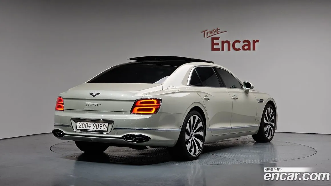 Bentley Flying Spur — фото 2