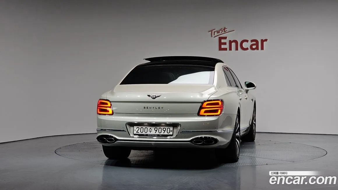 Bentley Flying Spur — фото 4
