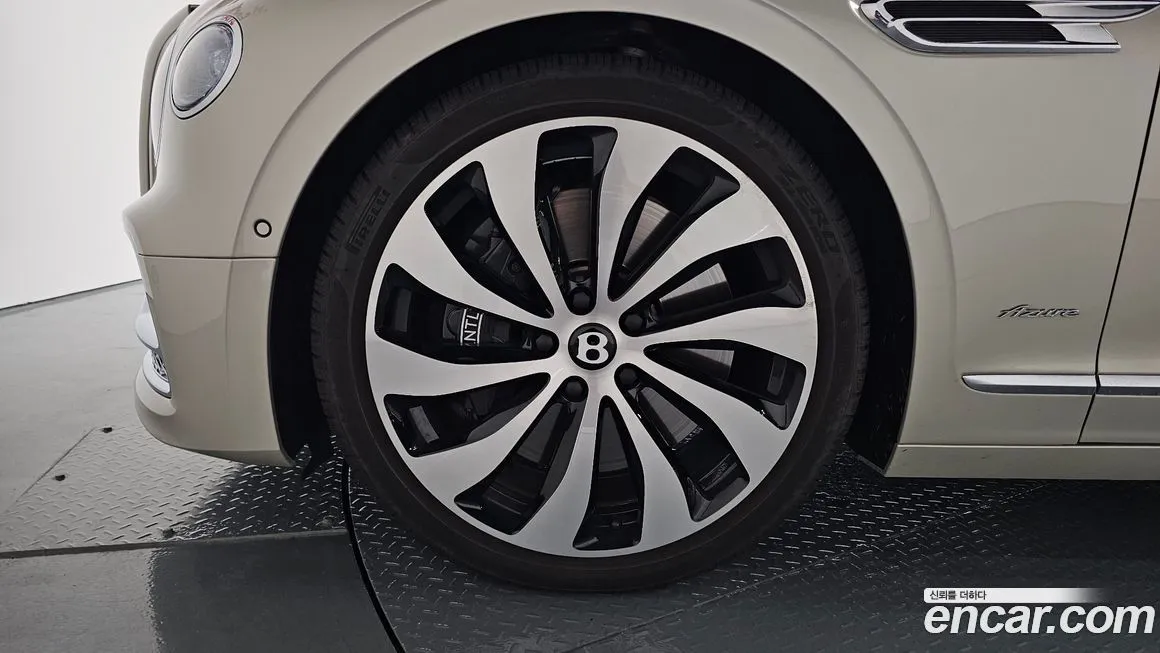 Bentley Flying Spur — фото 5