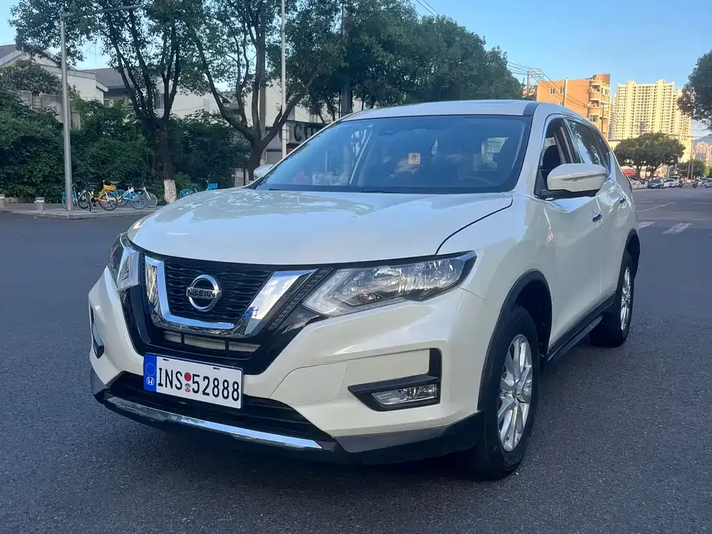 Nissan X-Trail — фото 1