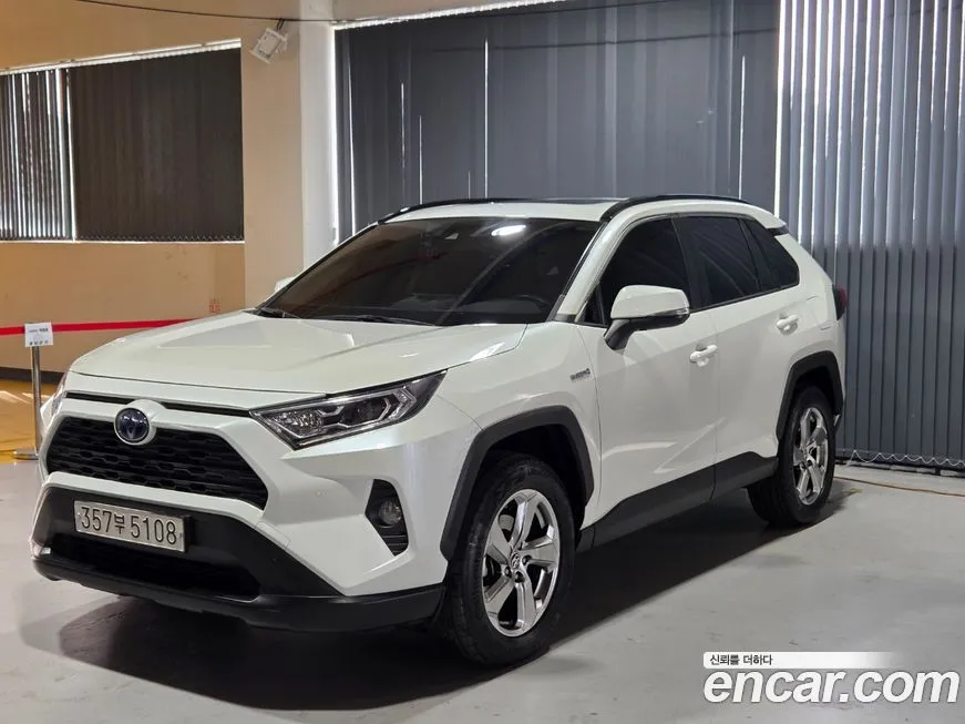 Toyota RAV4 — фото 1