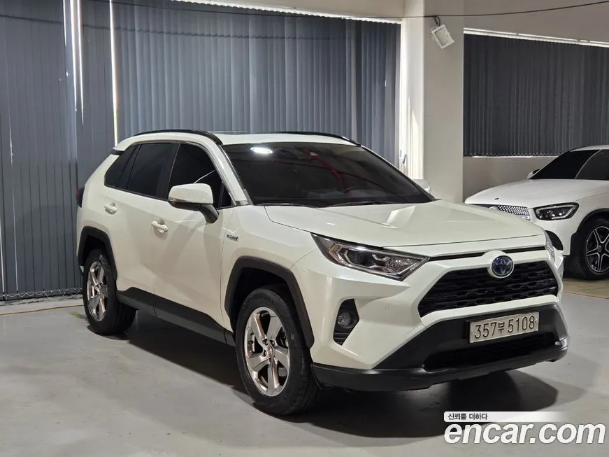 Toyota RAV4 — фото 3