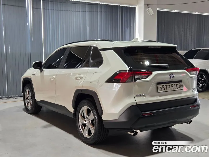 Toyota RAV4 — фото 4