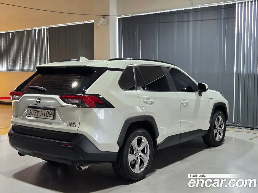 Toyota RAV4 — фото 6